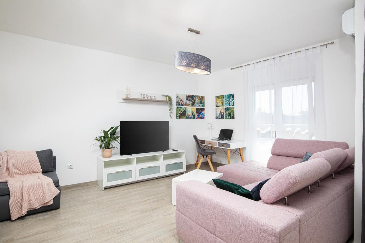 Stylish City Stay With Balcony & Free Parking PUY מראה חיצוני תמונה