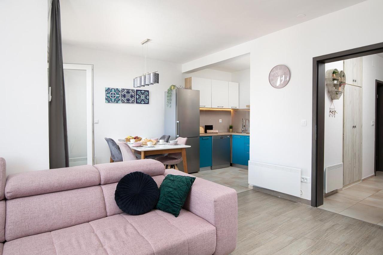 Stylish City Stay With Balcony & Free Parking PUY מראה חיצוני תמונה