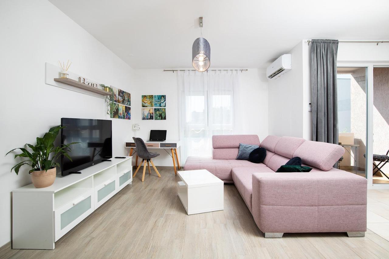 Stylish City Stay With Balcony & Free Parking PUY מראה חיצוני תמונה