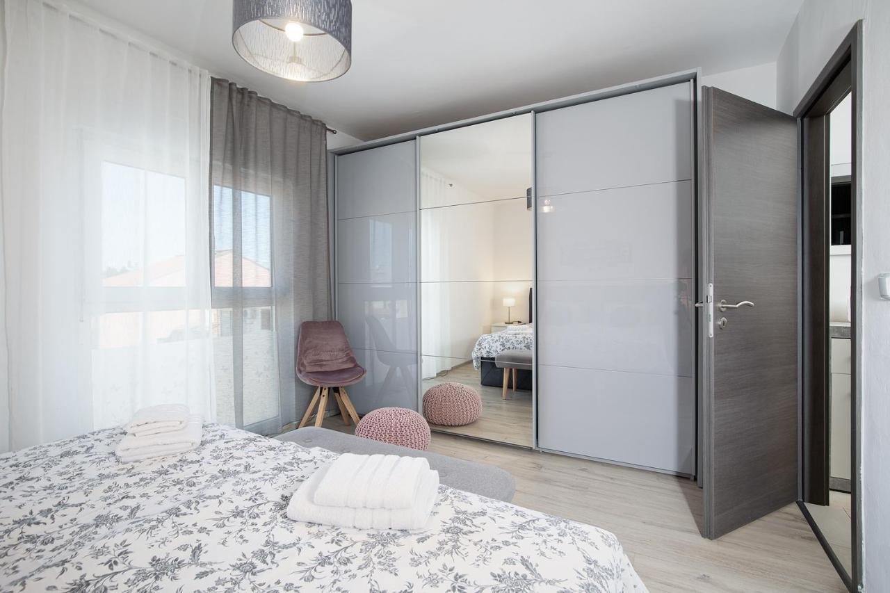 Stylish City Stay With Balcony & Free Parking PUY מראה חיצוני תמונה