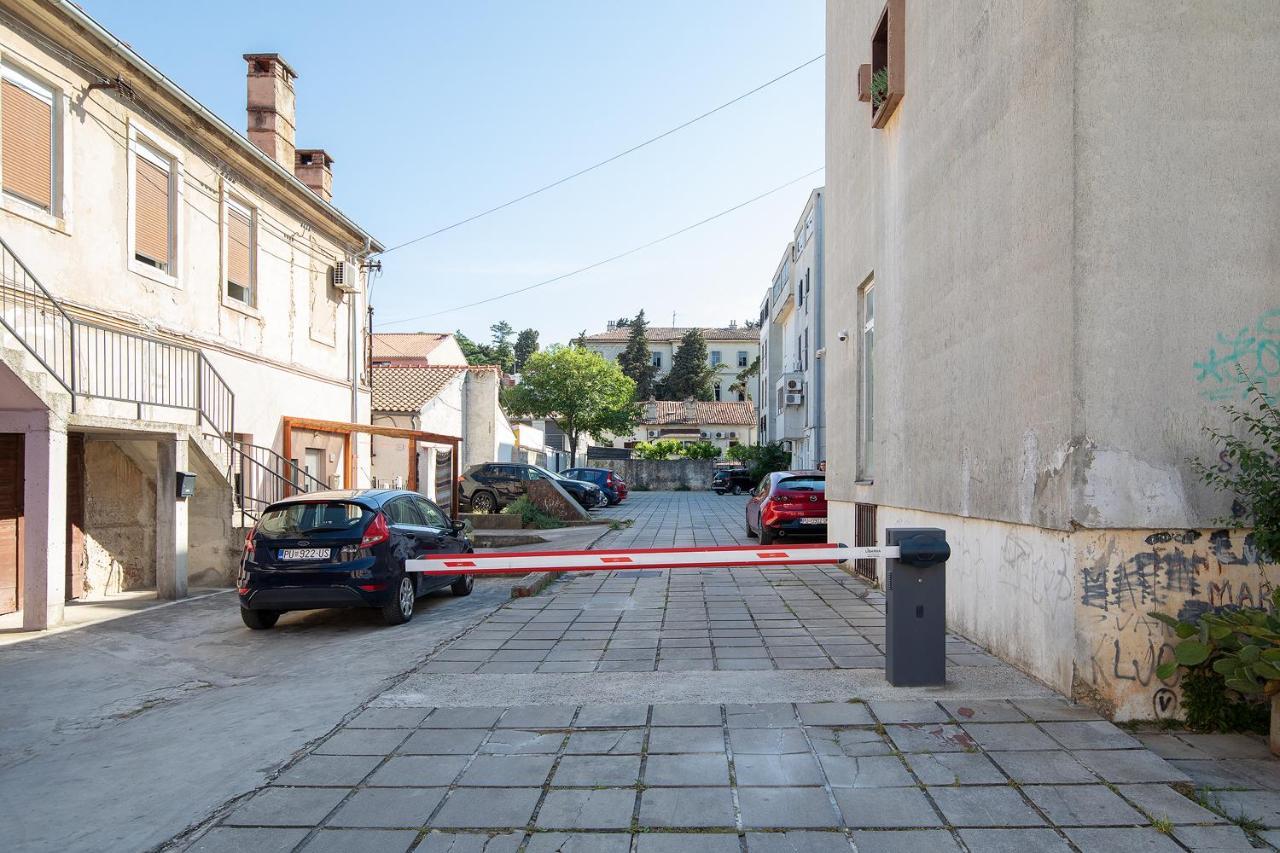 Stylish City Stay With Balcony & Free Parking PUY מראה חיצוני תמונה
